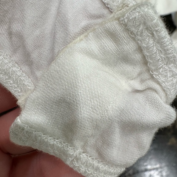 Lulus Size Large White bodysuit.  Great condition.  Never worn. - Picture 5 of 6